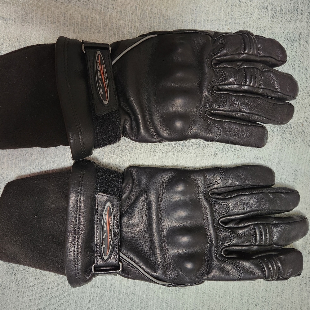 Womens Harley Davidson leather riding gloves. Size small